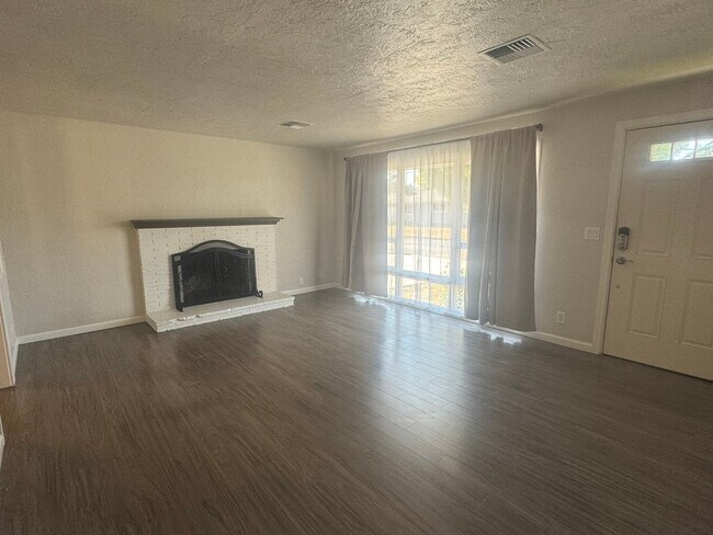Foto del edificio - Great 3-Bedroom, 2-Bath Ranch Style Home w...