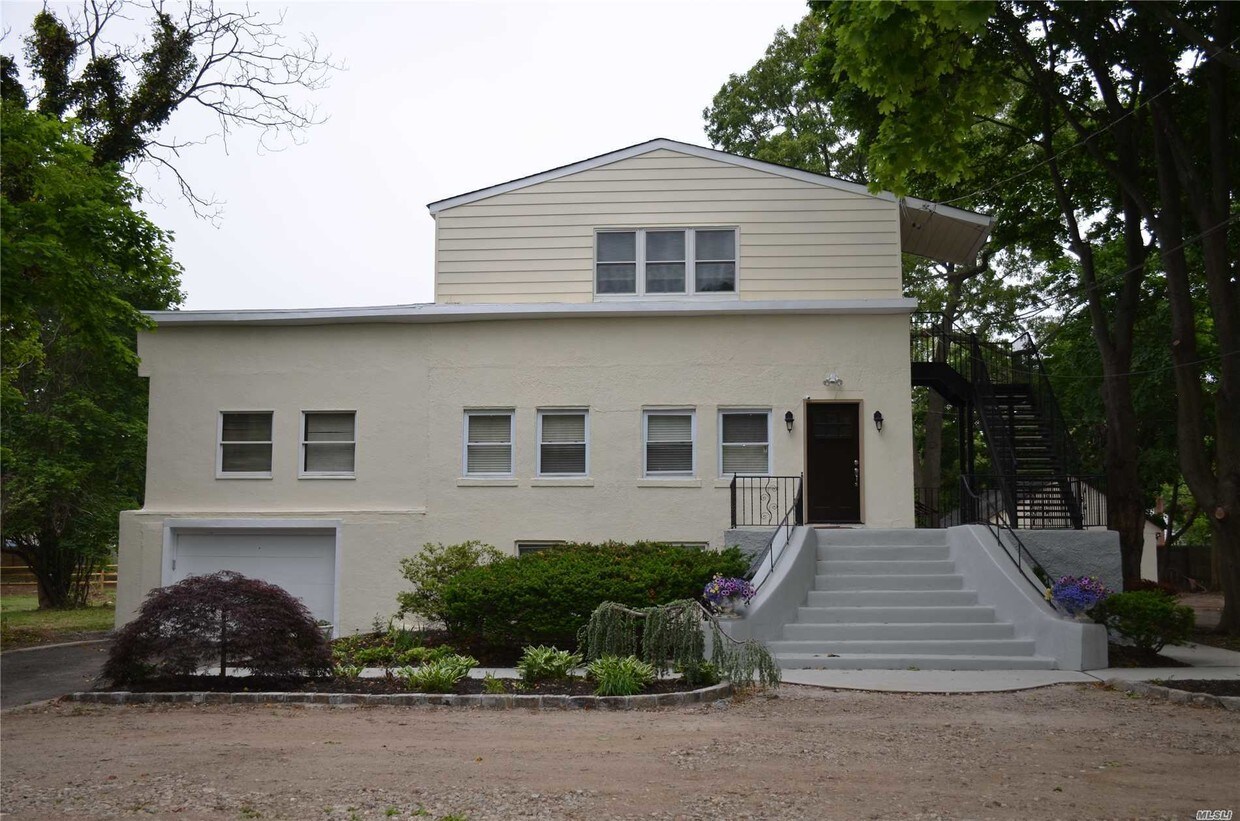 Primary Photo - 792 Larkfield Rd