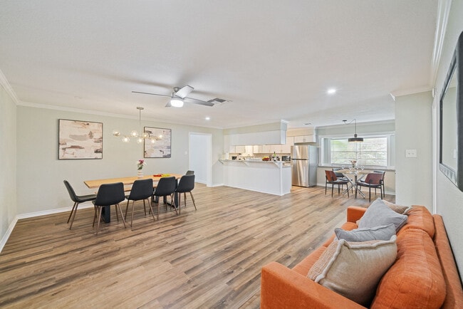 Building Photo - 2411 29th Ave N