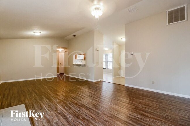 Building Photo - 1907 Landside Dr