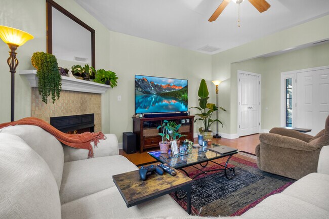 Foto del edificio - 112 Wild Oak Dr