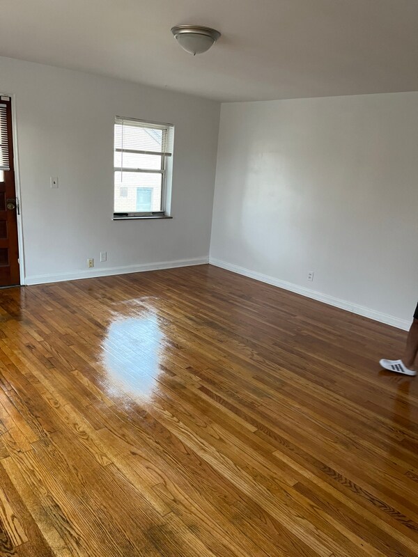 Foto principal - 2790 Queen City Ave