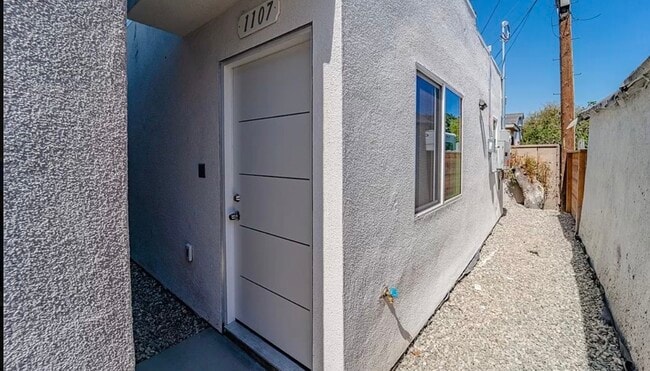 Building Photo - 1107 E 103rd Pl