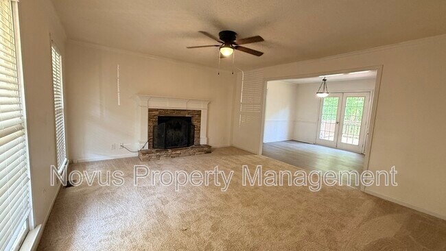 Foto del edificio - 23 Thomas Crossing Dr