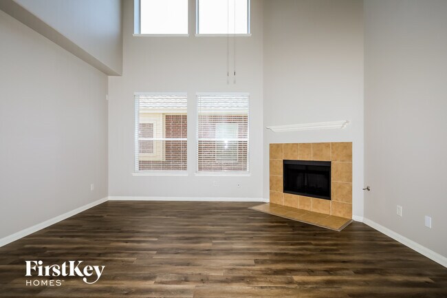 Building Photo - 10047 Arcadian Spgs Ln