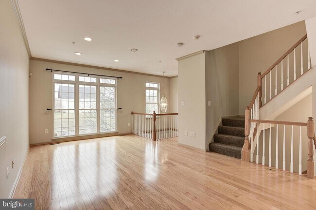 Building Photo - 8926 Dawson Manor Dr