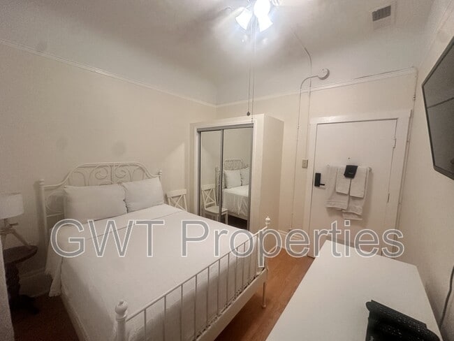 Building Photo - 412 Hayes St