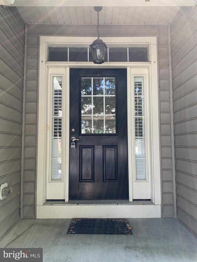 Building Photo - 244 Deepdale Dr