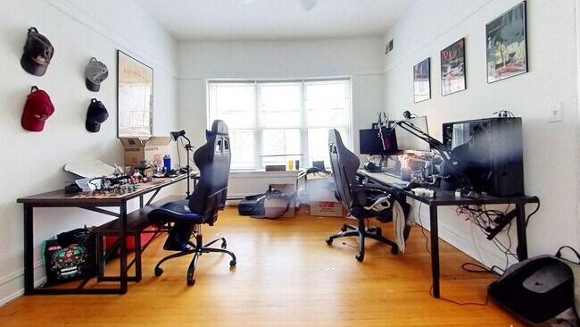Foto del edificio - Second Floor Sheridan Park One Bedroom