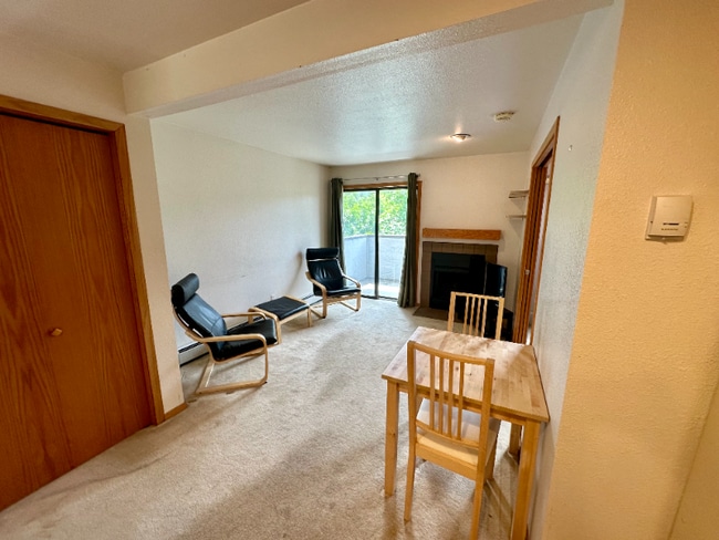 Building Photo - 2711 Mapleton Ave