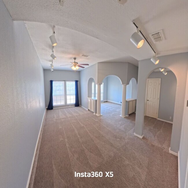 Building Photo - 1209 Montclair Dr
