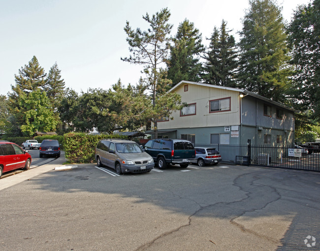 Building Photo - Castle Rock Apartments