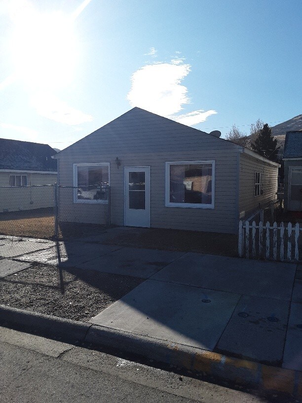 1103 E Commercial Ave, Anaconda, MT 59711 House Rental in Anaconda