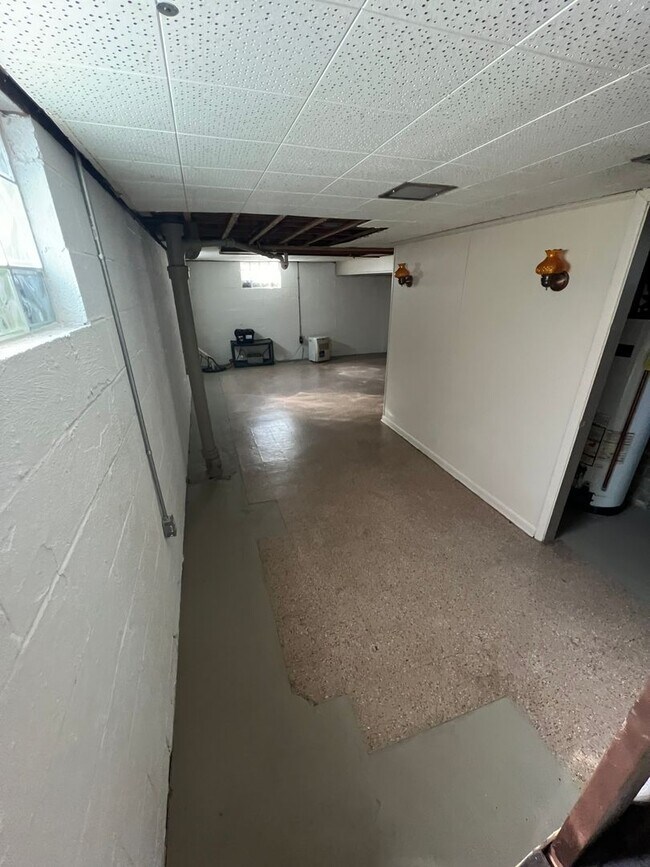 Foto del edificio - Struthers , 3 bedroom home with full basement and garage.