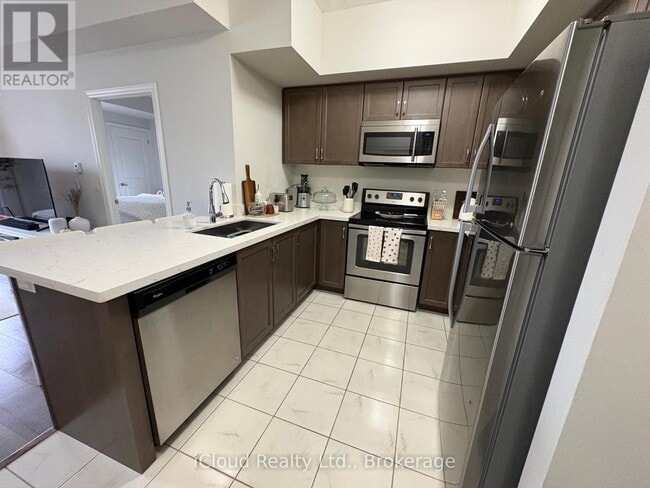 Building Photo - 640 Sauve St