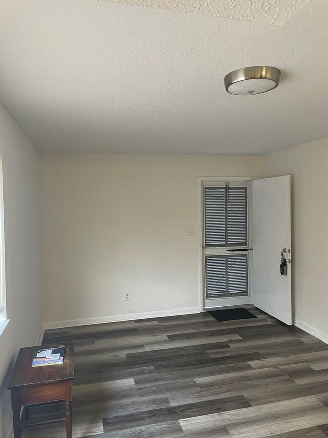 Building Photo - 10170 Beach Dr SW