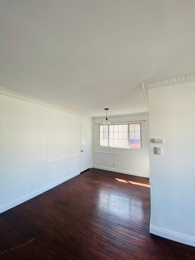 Building Photo - 1142 S Bedford St