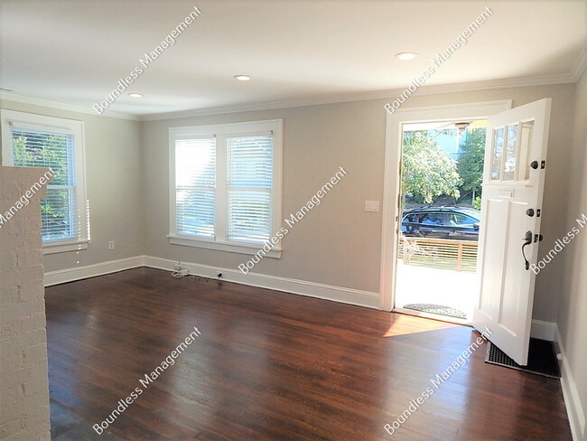 Building Photo - 522 Morgan St NE