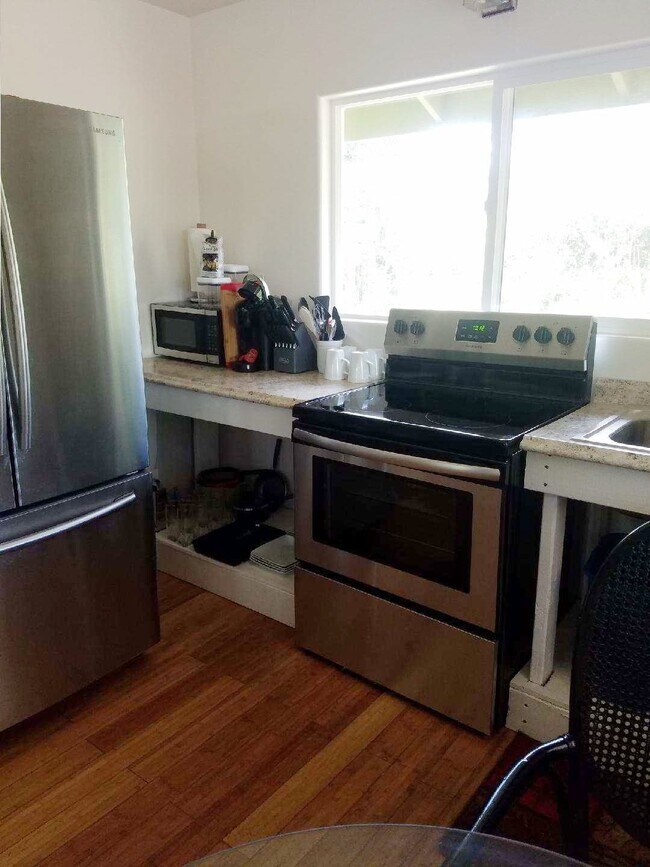 Foto del edificio - 15-1834 13th Ave