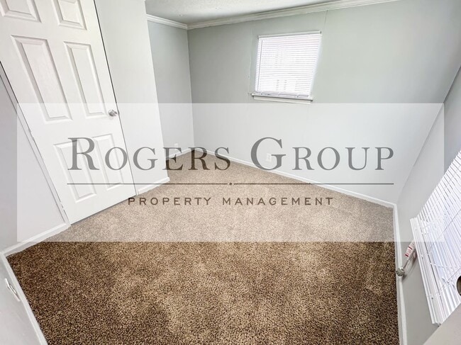 Foto del edificio - 390 S Chavis Rd