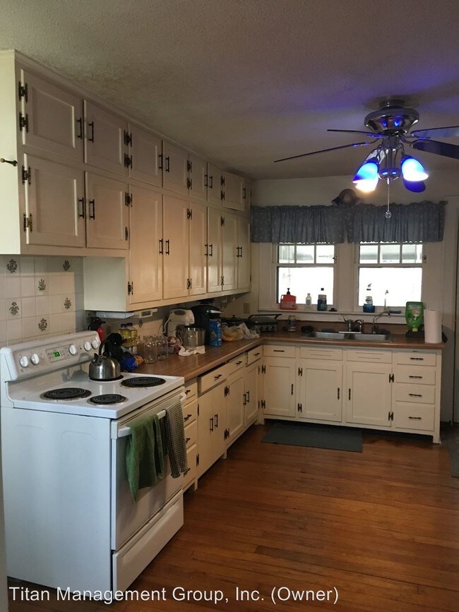 Building Photo - 4 br, 1.5 bath House - 816 Robinson Street