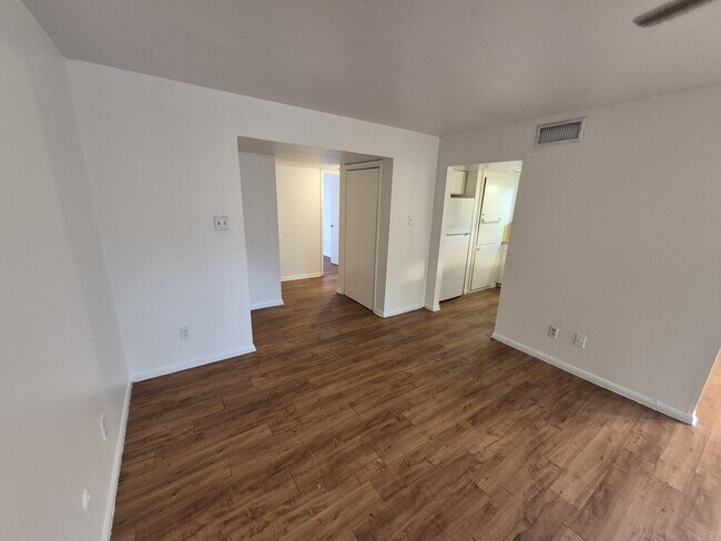 Foto del edificio - 1306 Valerie Ave