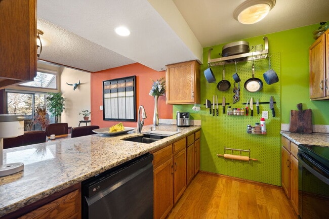 Building Photo - "Charming 2-Bed, 2-Bath Condo Retreat with 1530 Sq. Ft. of Comfort in Genesee!"