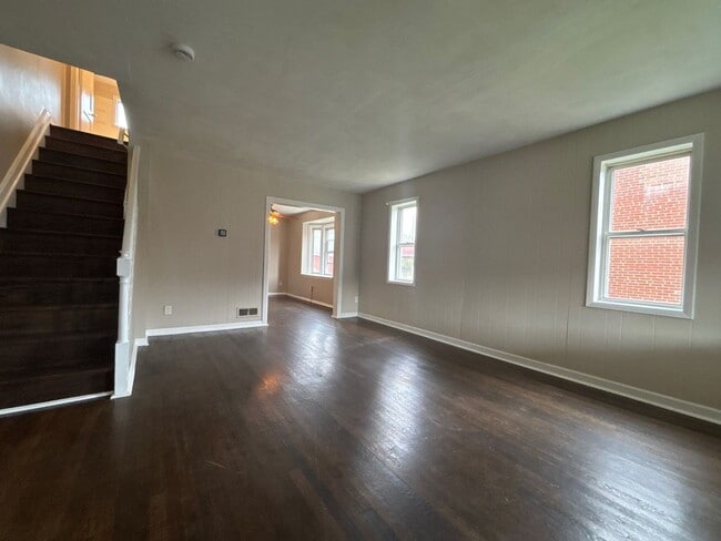Building Photo - Stunning Three Bedroom Home In Essex