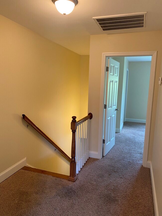 Foto del edificio - 1700 New Castle Dr NE