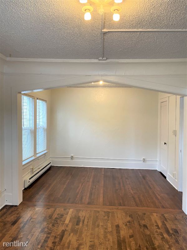 Building Photo - 1 br, 1 bath Condo - 2313 24th Ave E B Unit B