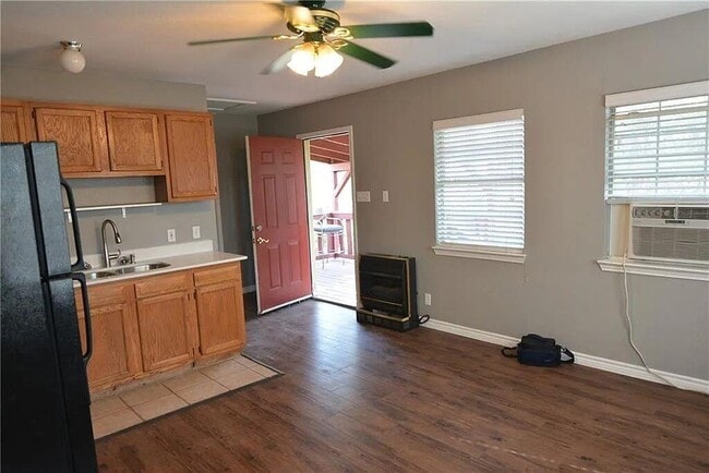 Building Photo - 7705 Debbie Dr