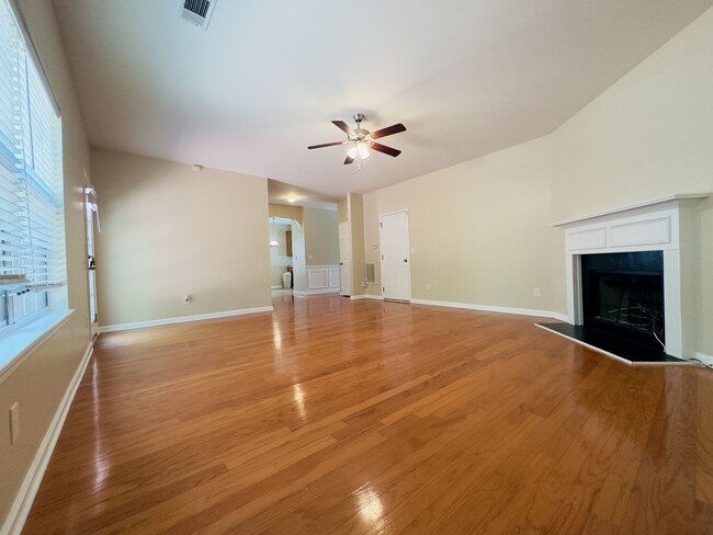 Foto del edificio - 3761 Sunbridge Dr