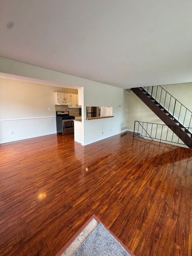 Foto del edificio - Modern 2 Bedroom, 2.5 Bathroom Townhome in...