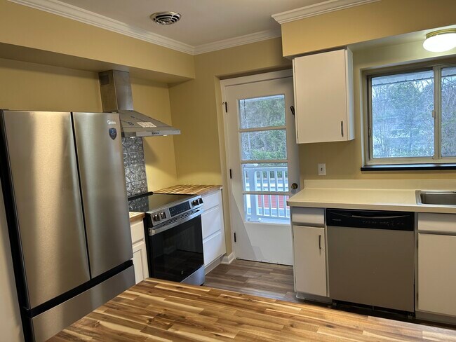 Foto del edificio - 2411 East Ave