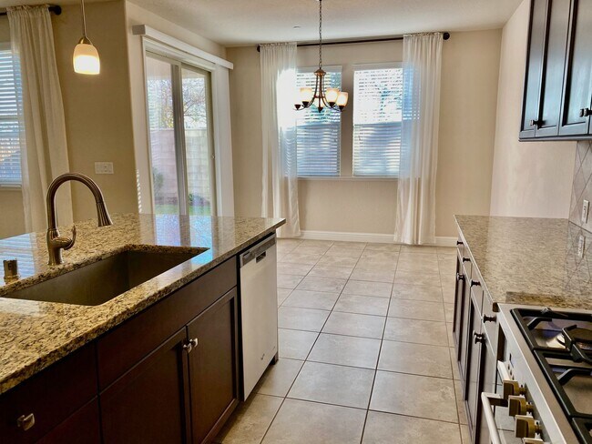 Foto del edificio - $2,750 Copper River Golf Course, 3 Bed + L...