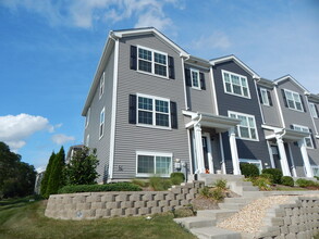 Building Photo - 2590 Bella Dr