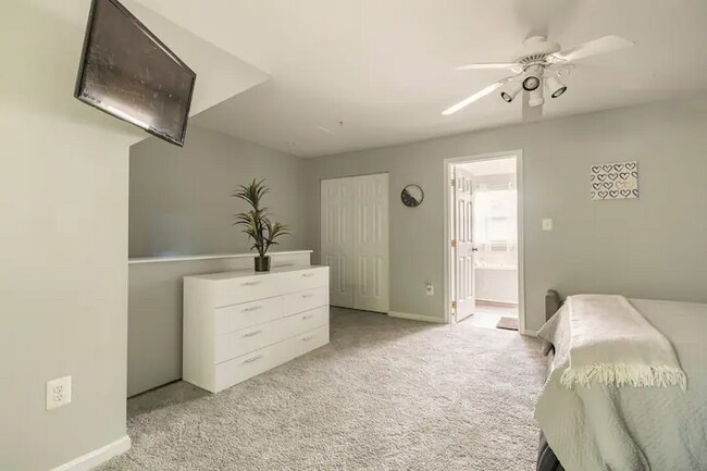 Building Photo - 6611 Buskin Ln
