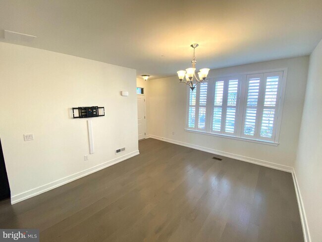 Foto del edificio - 1011 Lakeview Ct