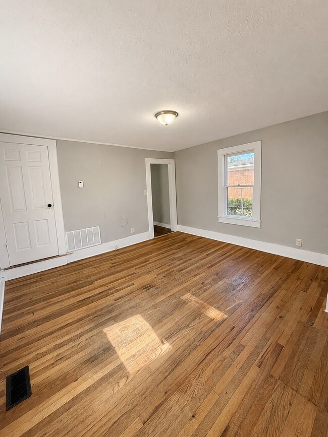 Foto del edificio - 1512 Bluegrass Ave