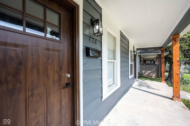 Foto del edificio - 426 N Bradley Ave