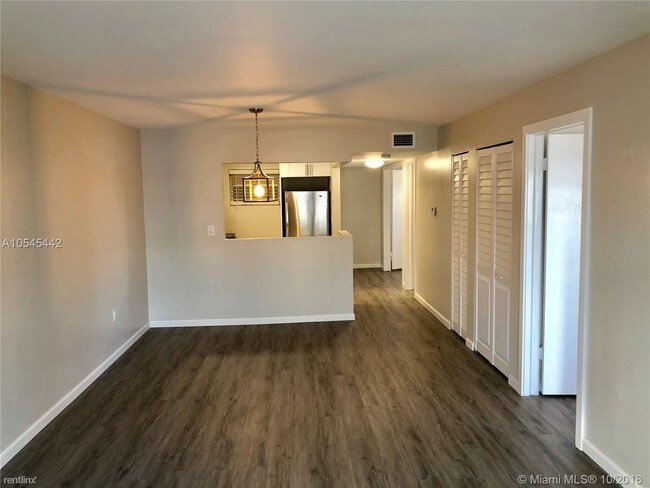 Building Photo - 2 br, 2 bath Condo - 1151 Collins Ave 504