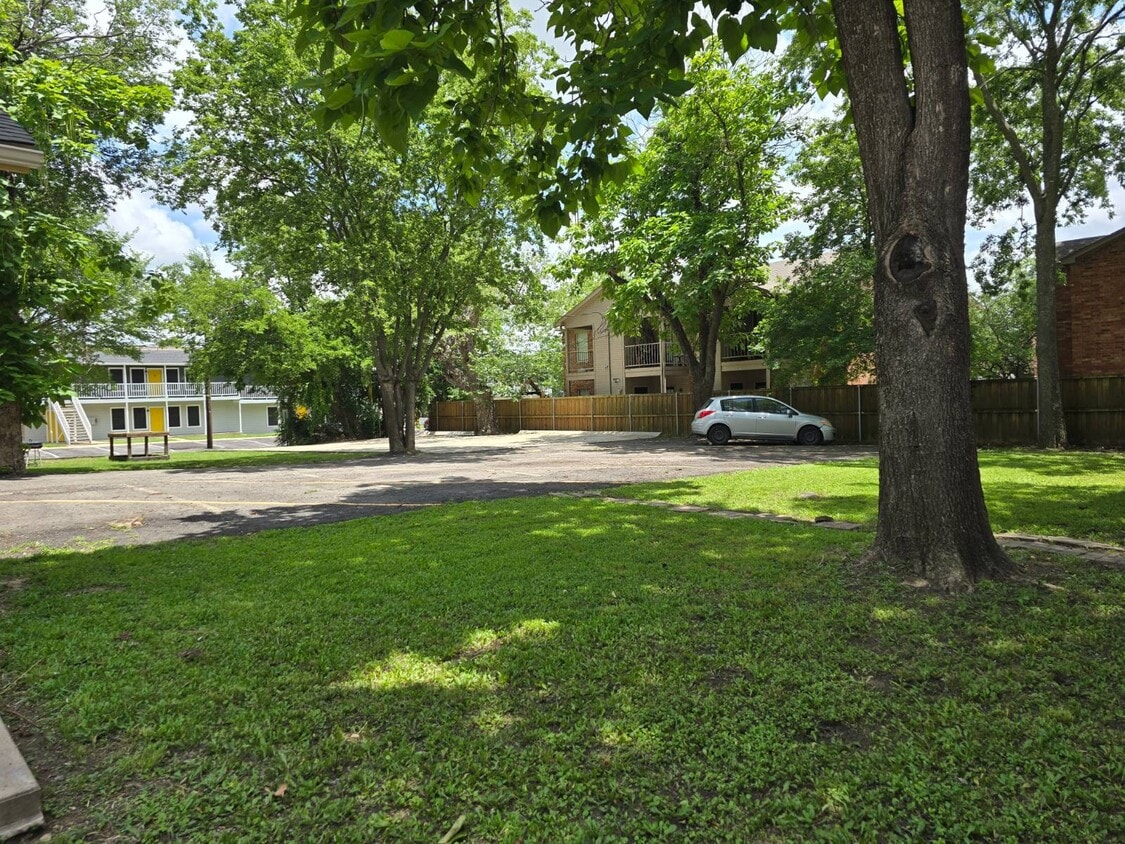 Primary Photo - 1401 Moore St