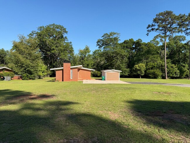 Foto del edificio - 1016 Forest Glen Dr