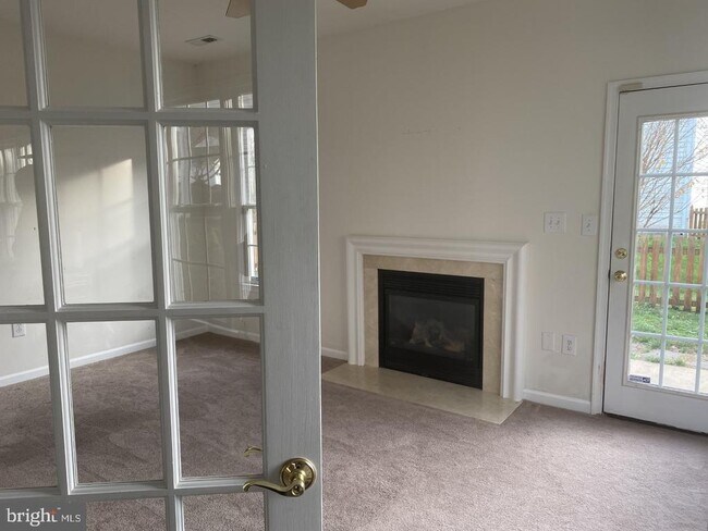 Foto del edificio - 6807 Winthrop Ct