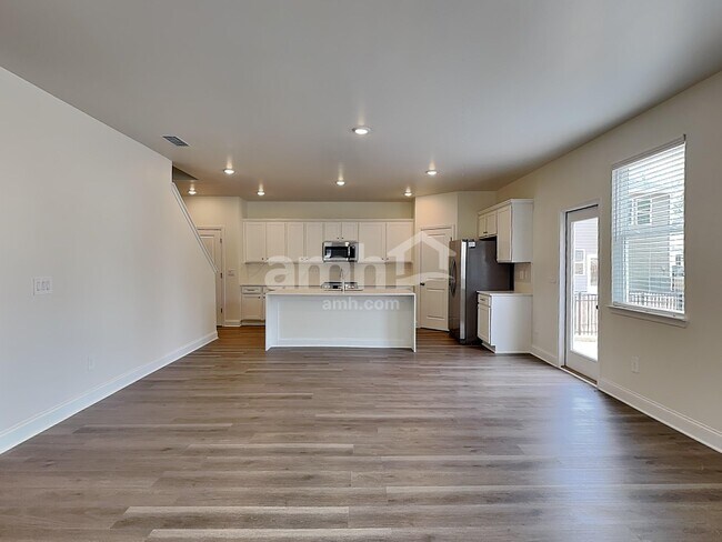 Building Photo - 3286 Emzy Dr