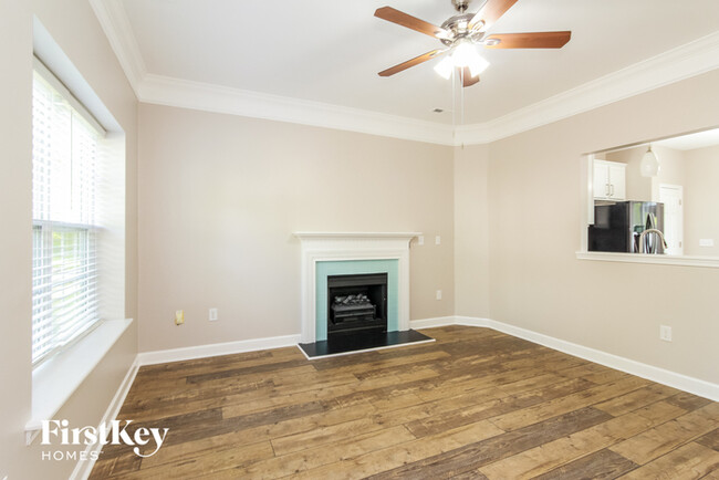 Building Photo - 8409 Meadowcreek Village Dr