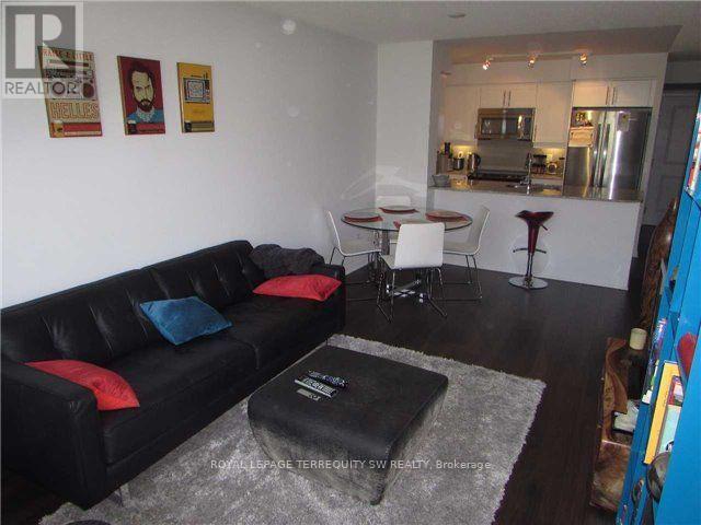 Building Photo - 35 Bastion St