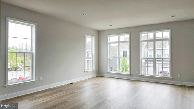 Building Photo - 3089 Herr St