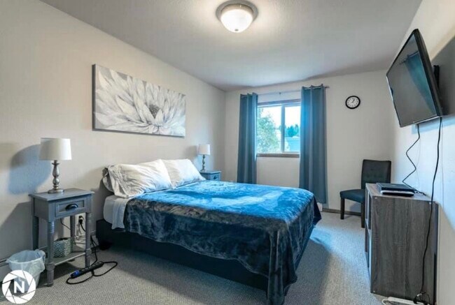 Building Photo - 742 Fischer Ave