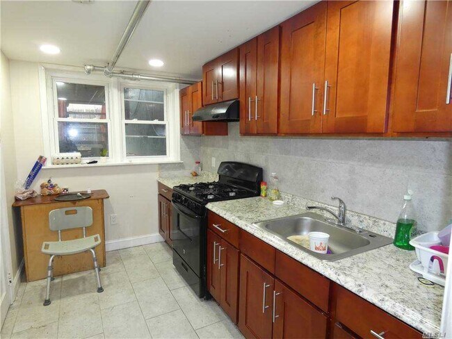 Foto del edificio - 89-69-89217 217th St